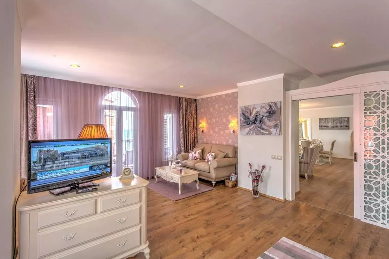 748833orangecounty_shabaviz (3).jpg